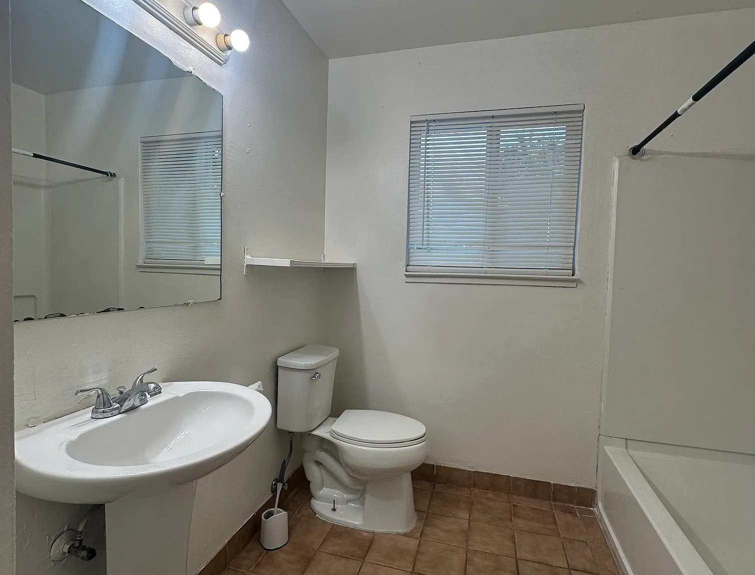 2 bed, 865 sqft, $1,200 — Photo 4