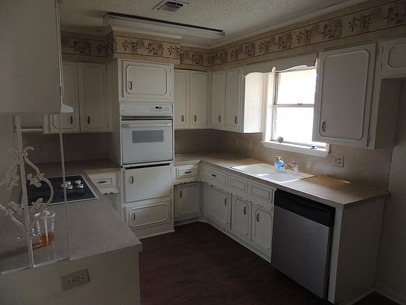 5th image of 561 Mountain Lake Dr