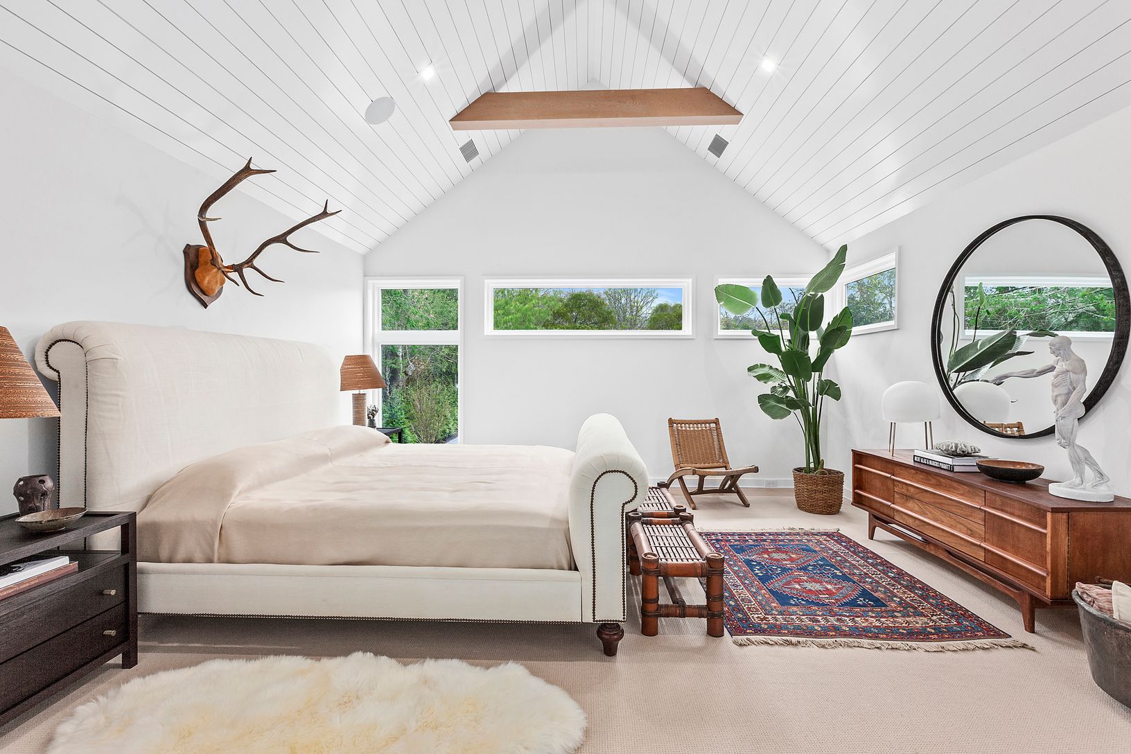  MASTER BEDROOM SUITE