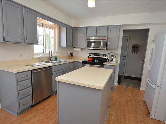 2nd image of 1405 Creek Pointe
