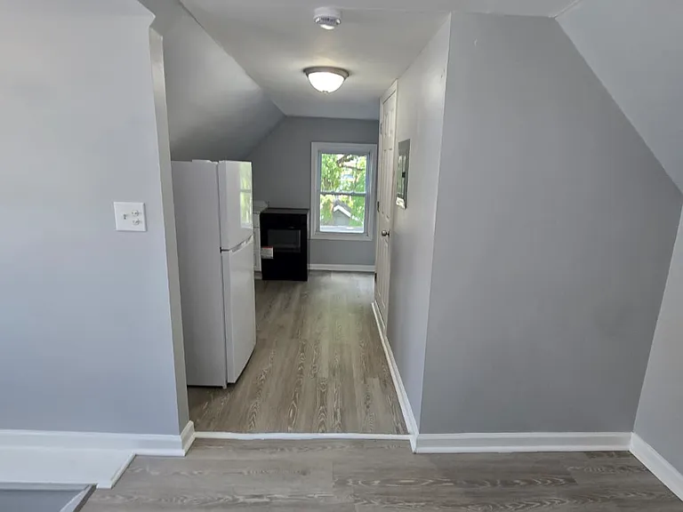244 Leslie St #3 — Photo 4