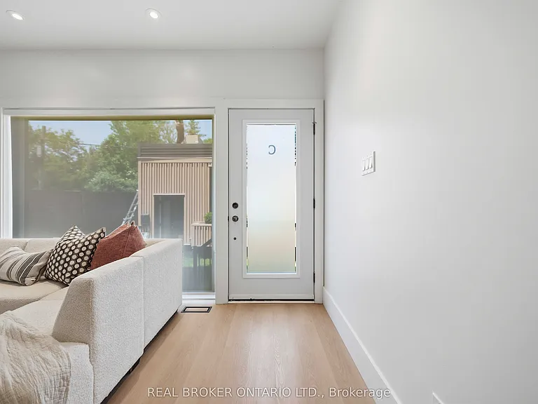 102 Boultbee Ave #C — Photo 26