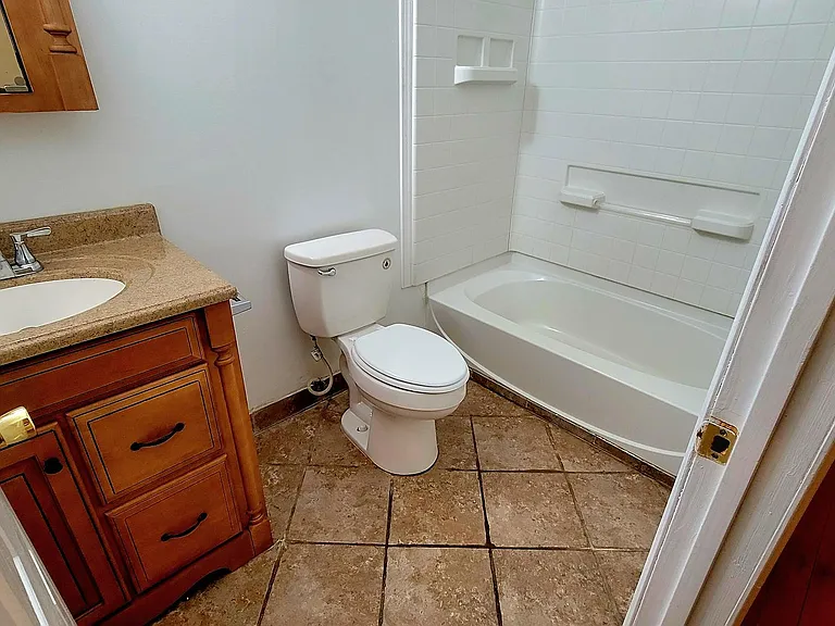 3105 E Marshall St — Photo 11