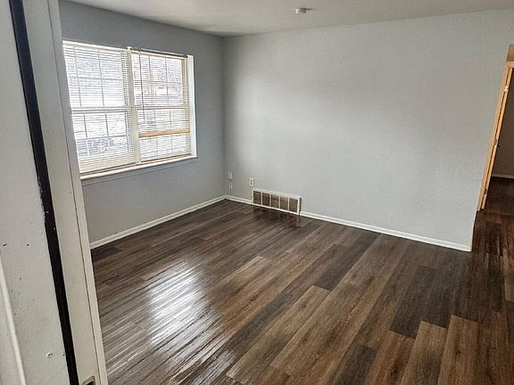 4th image of 2919 Chippewa St #A