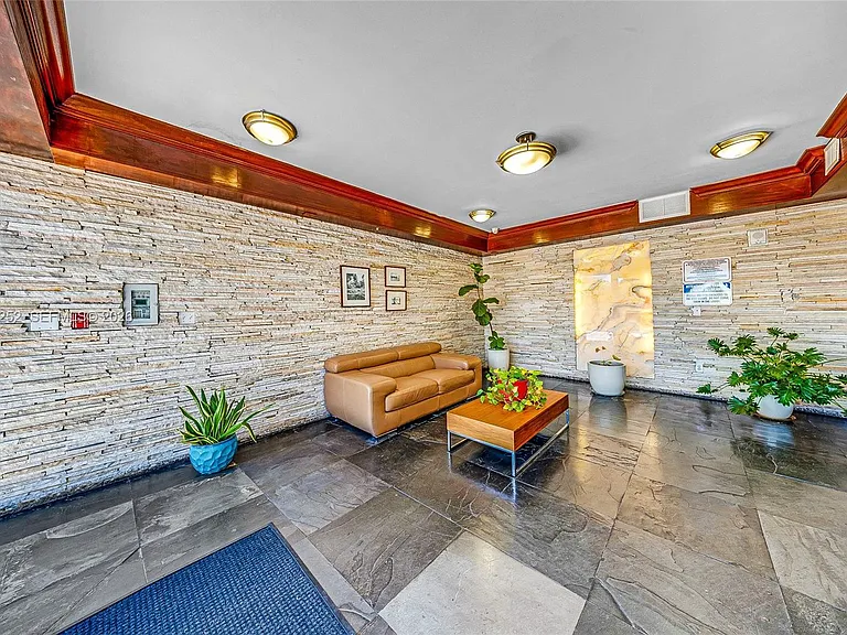 1625 Kennedy Cswy #1004D — Photo 38