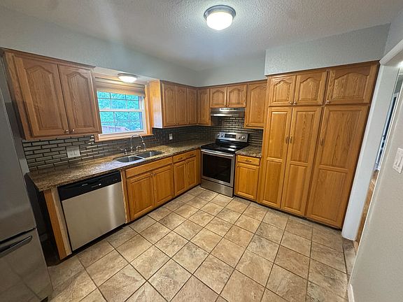 3rd image of 302 Panama St #2