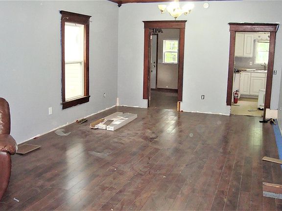 3rd image of 407 N Vine St