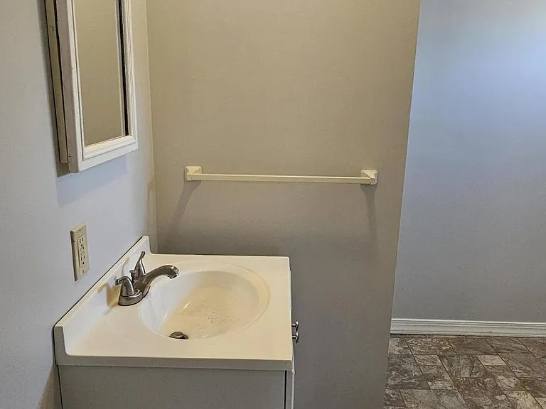 406 Main St — Photo 10