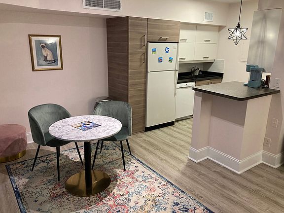 4th image of 400 Queens Rd APT E5