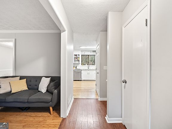 4th image of 5121 Heather Rd SE