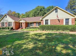 565 Cox Rd, Roswell, GA 30075