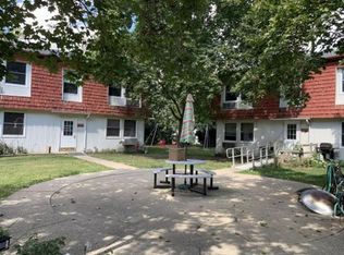 Country Manor Apartments, Hoopeston, IL 60942