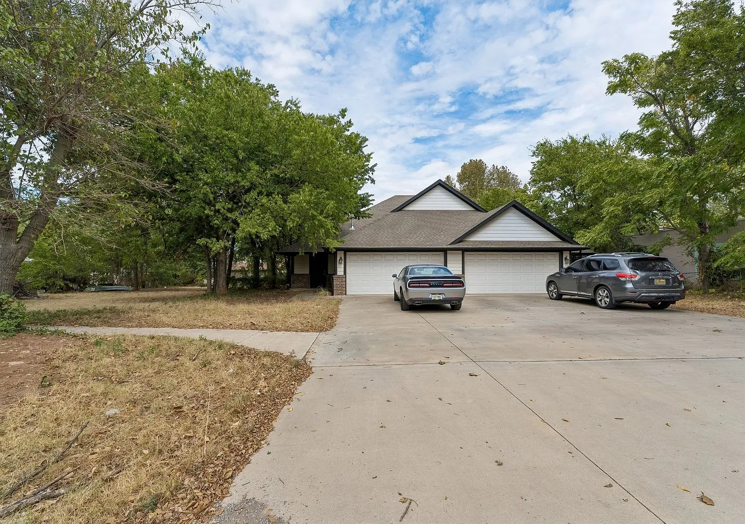 706 W London St — Photo 1
