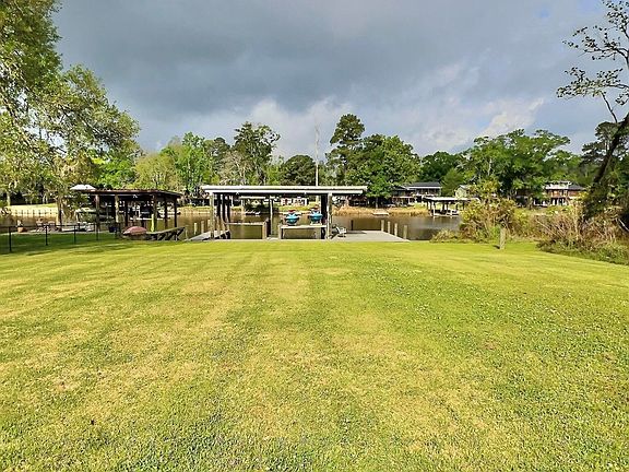 3rd image of 17619 Cove Ln