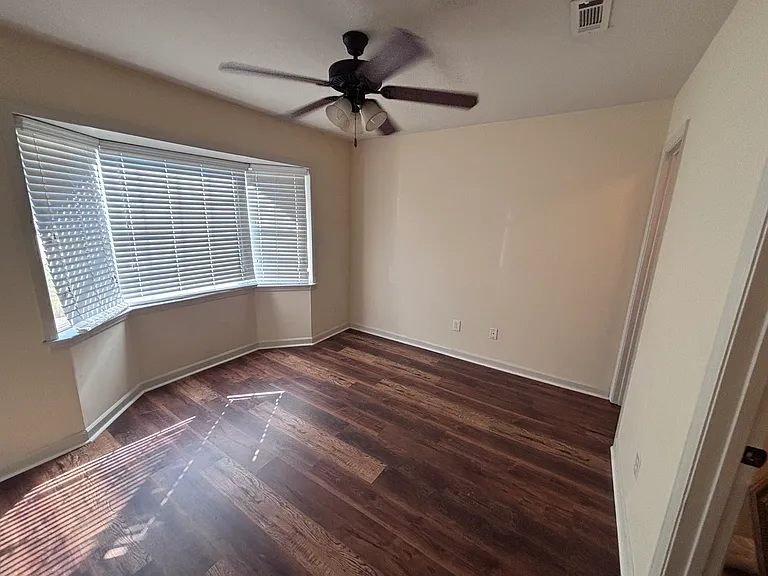 1153 Northwood Dr — Photo 2