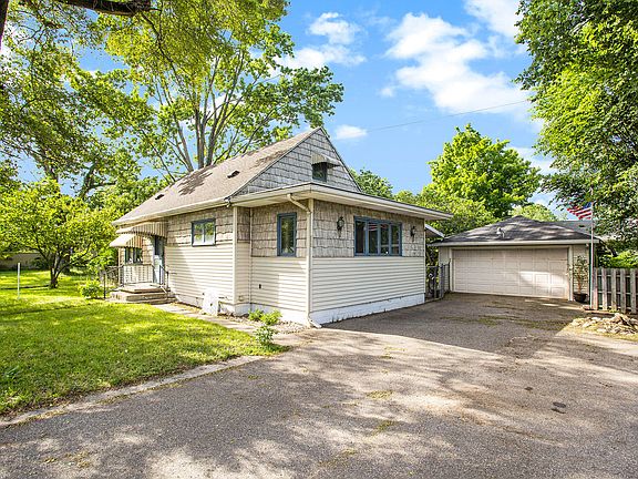 2nd image of 1586 Michigan Ave W