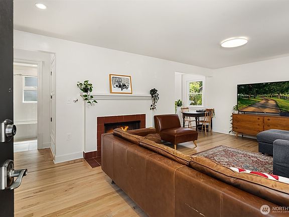 3rd image of 323 NW 83rd Street