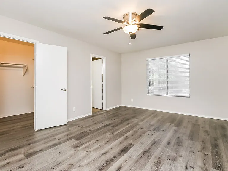 1042 S Canal Dr — Photo 11