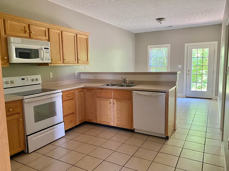 129 Commerce Dr #2 — Photo 7