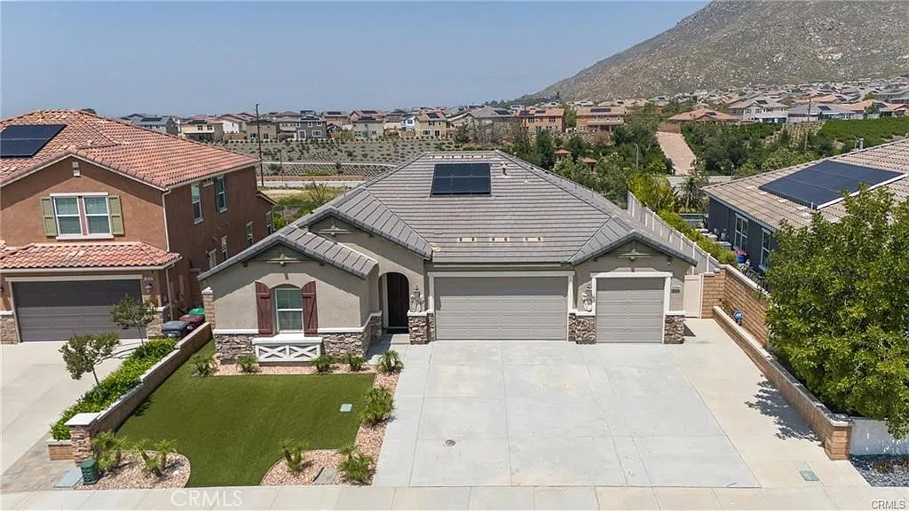 4 bed, 2661 sqft, $4,850 — Photo 1