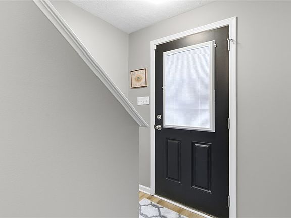 4th image of 238 Grace Manor Dr