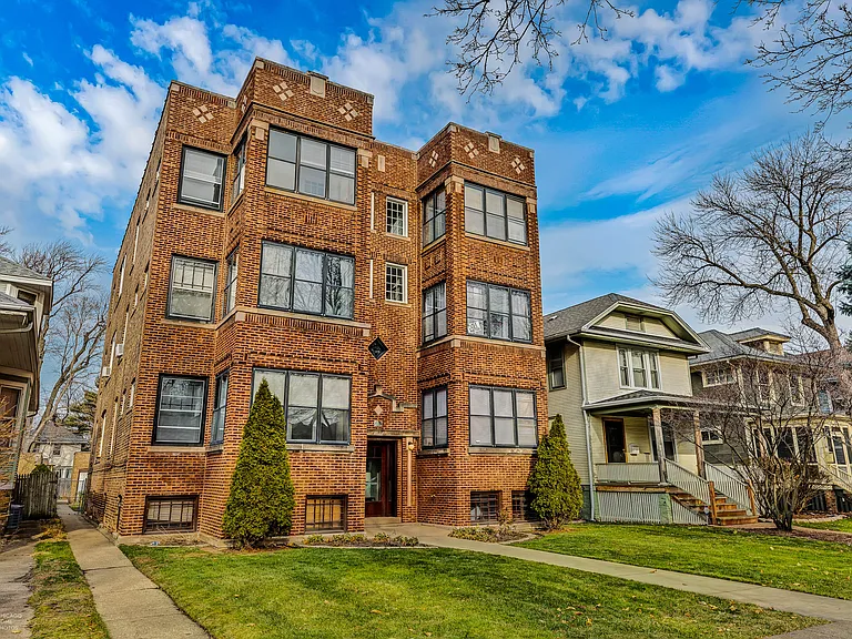 1942 W Farwell Ave #1W — Photo 1