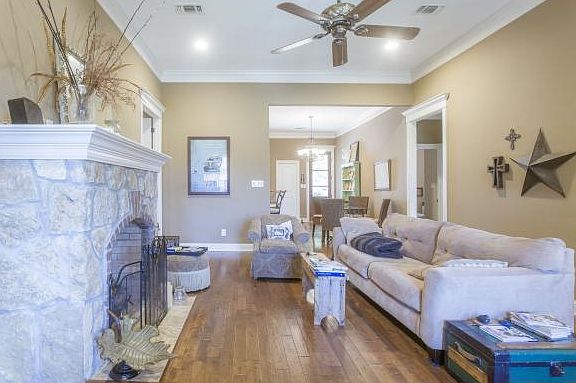 2nd image of 3025 Summer Hill Cir