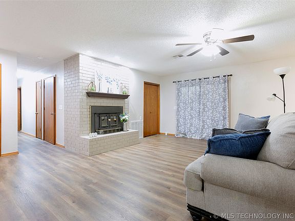 3rd image of 606 Chambers Dr