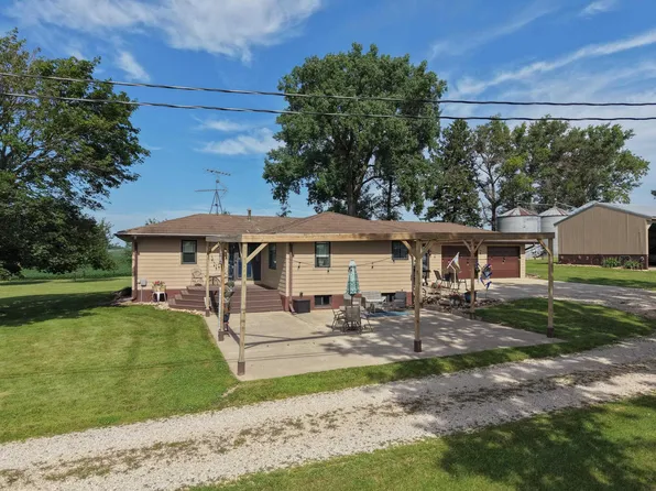 17431 300th St, Aplington, IA 50604