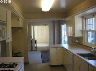 6122 SW Haines St, Portland, OR 97219