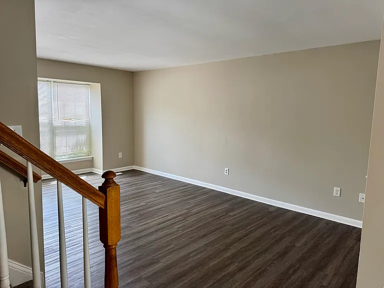 14 Spring Dr — Photo 2