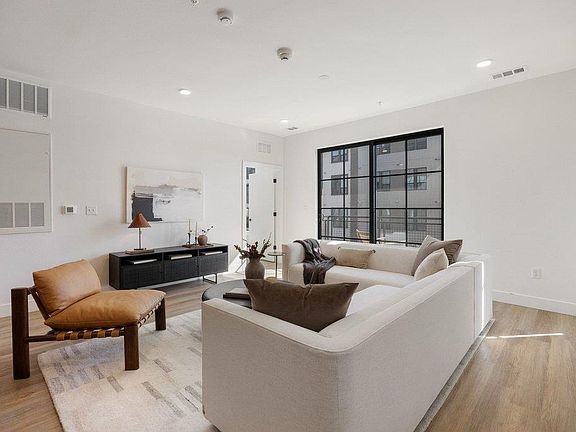 4th image of 4315 S Congress Ave #319
