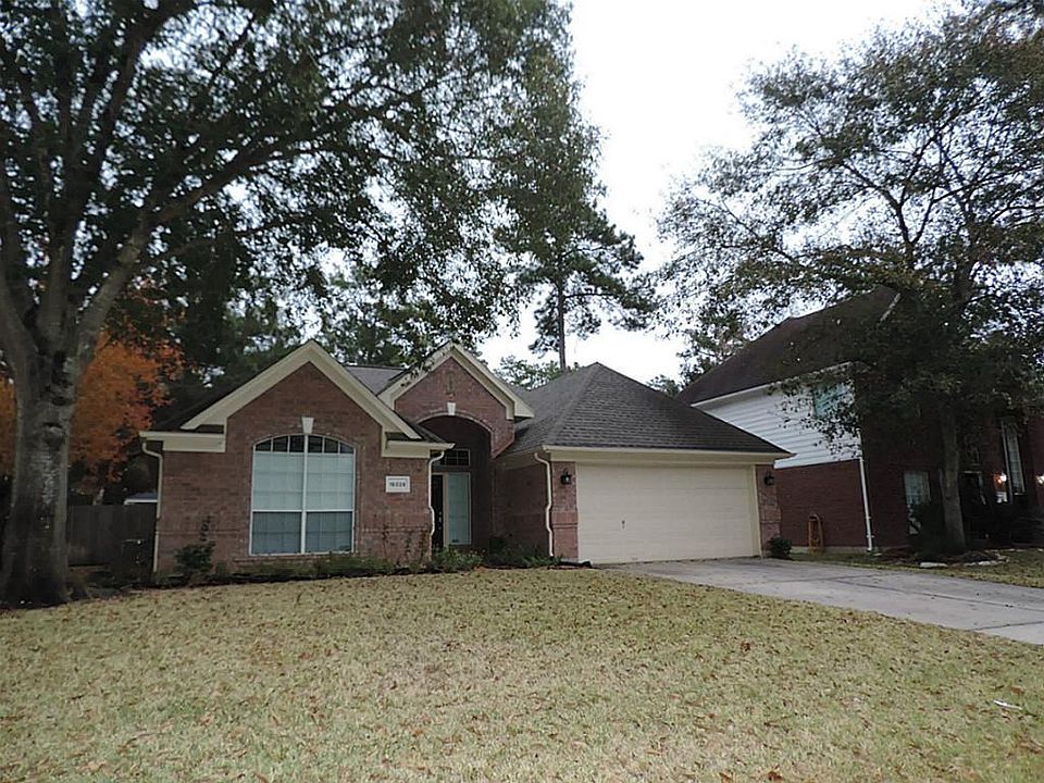 1st image of 16038 Luxembourg Dr