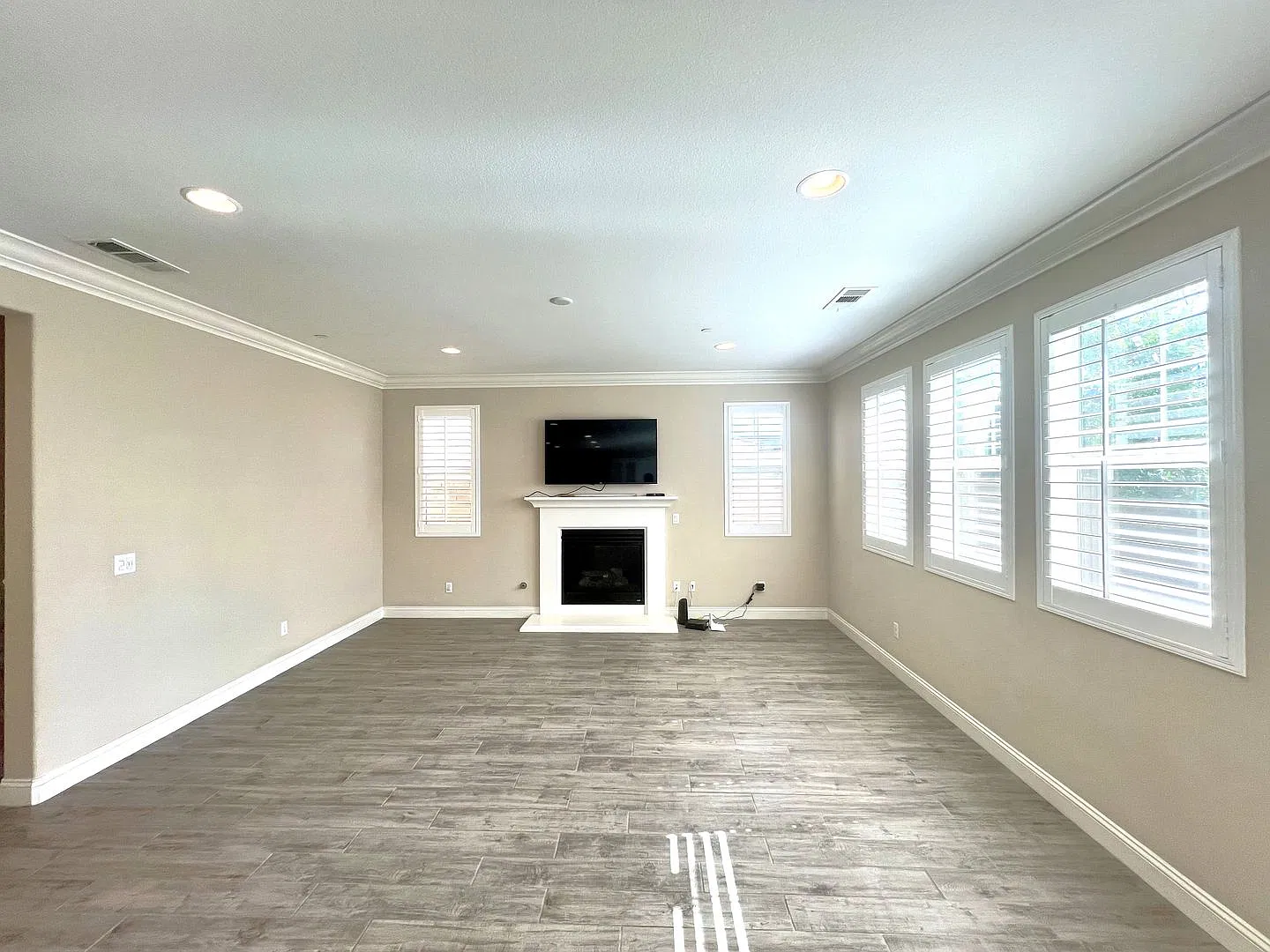 Beautiful 4-Bedroom Rancho Cucamonga Home | Downstairs Suite, Private Backyard, Internet & Garden... — Photo 3