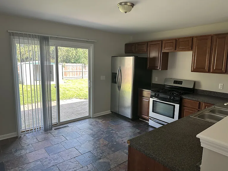 1030 N Maple Rd — Photo 3