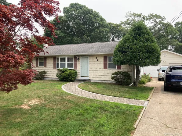 24 Island Boulevard, Bohemia, NY 11716