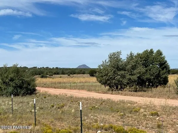 326 W Poppy Rd, Ash Fork, AZ 86320