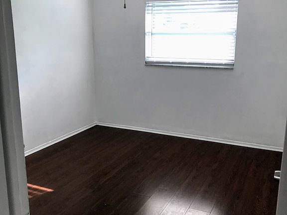 Bedroom 1 - 10x11