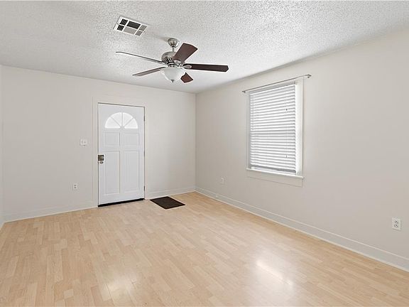 5th image of 649 Saint Joseph Ln