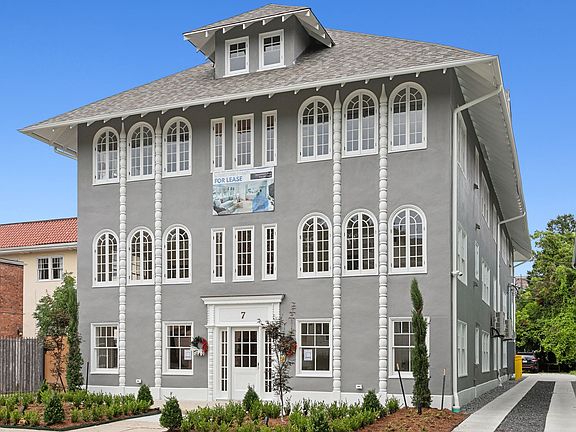 3rd image of 7 Fontainebleau Dr Unit 103