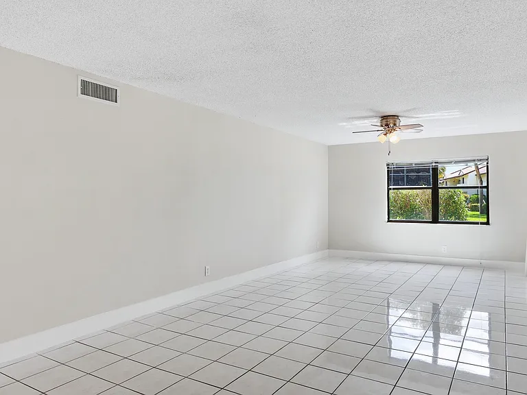 3242 Perimeter Dr — Photo 4