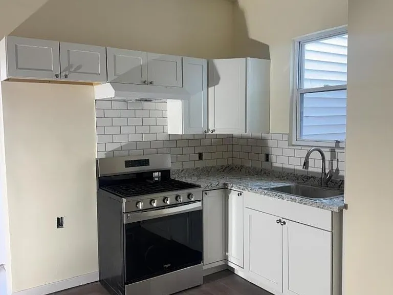 213 Harrison Ave — Photo 5