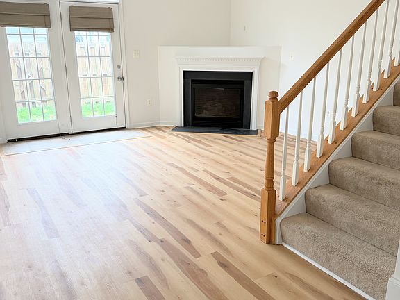 3rd image of 303 Berwick Ln