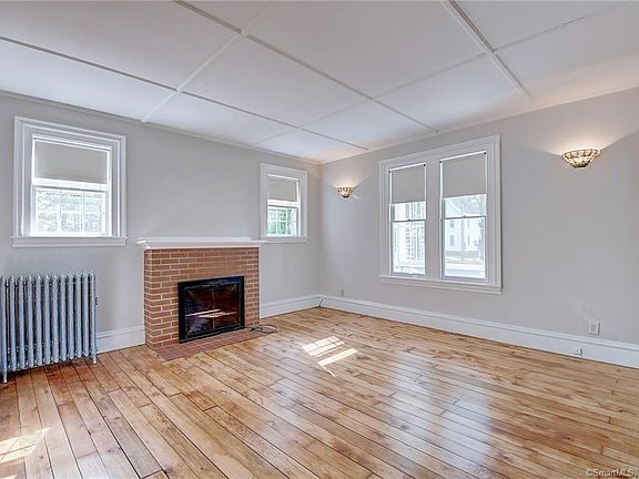 4th image of 139 Williams St W
