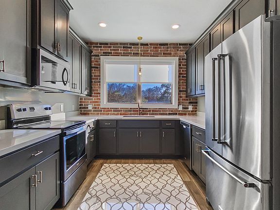 3rd image of 301 W 31st St #Street203