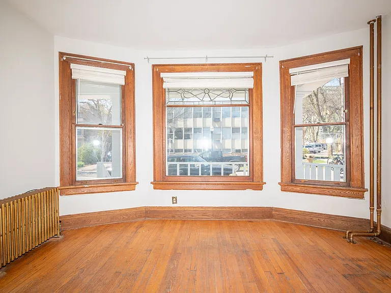 405-407 W Main St — Photo 7