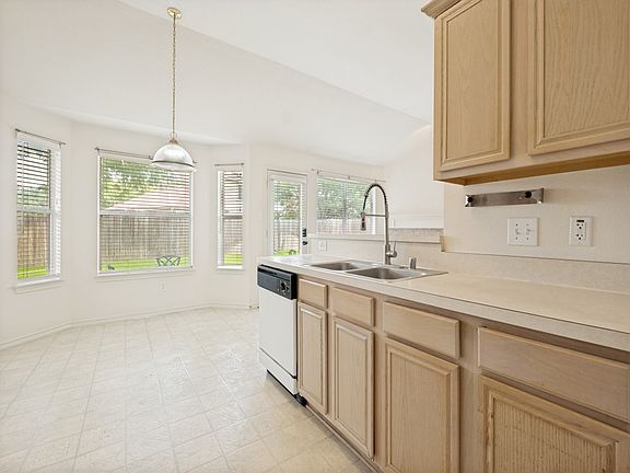 3rd image of 4528 Saint Francis Ave