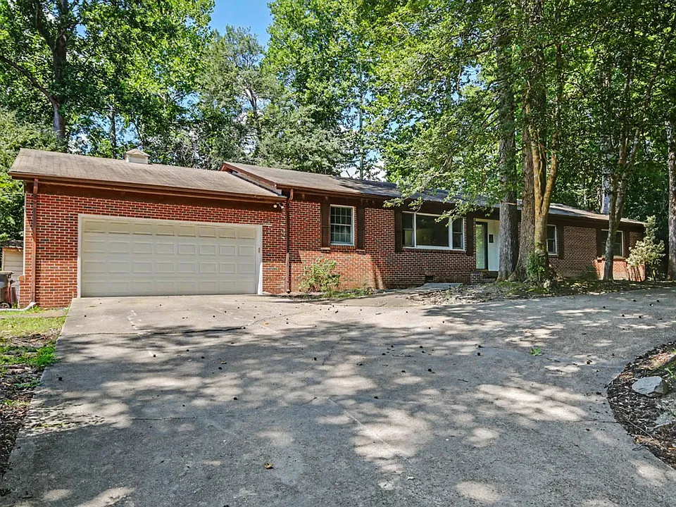 151 Country Club Dr