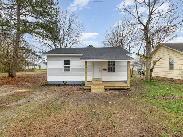 1012 E Harnett St, Dunn, NC 28334