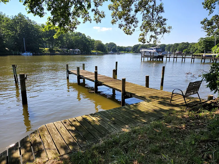 1520 Ridout Ln — Photo 4
